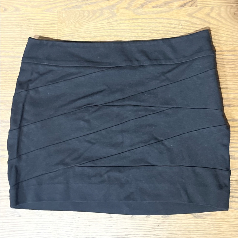 Express size 2. Black mini skirt.